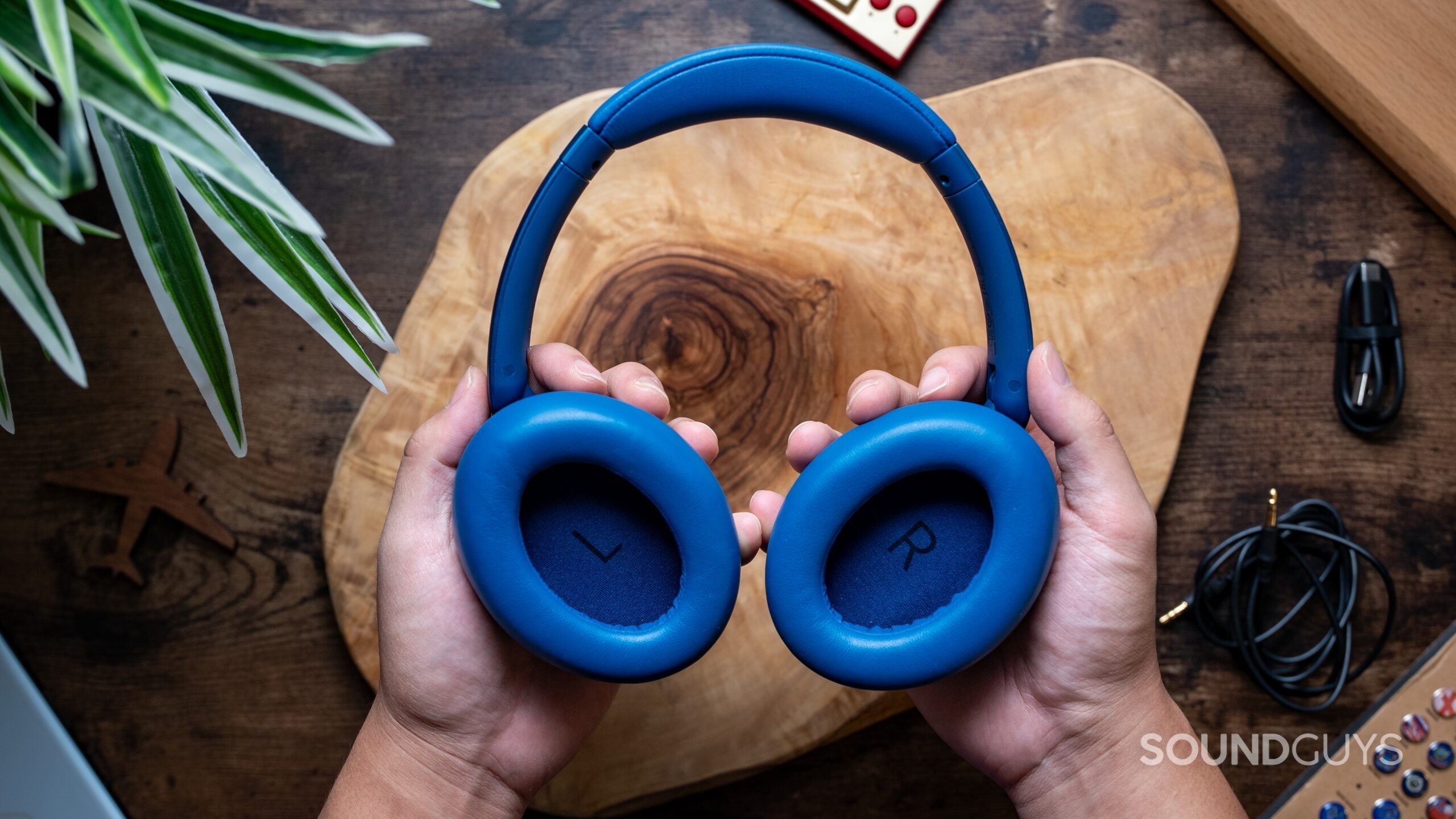 1MORE SonoFlow Headphones Featured Image #1 Top view showing the SonoFlow Headphones inner ear pads