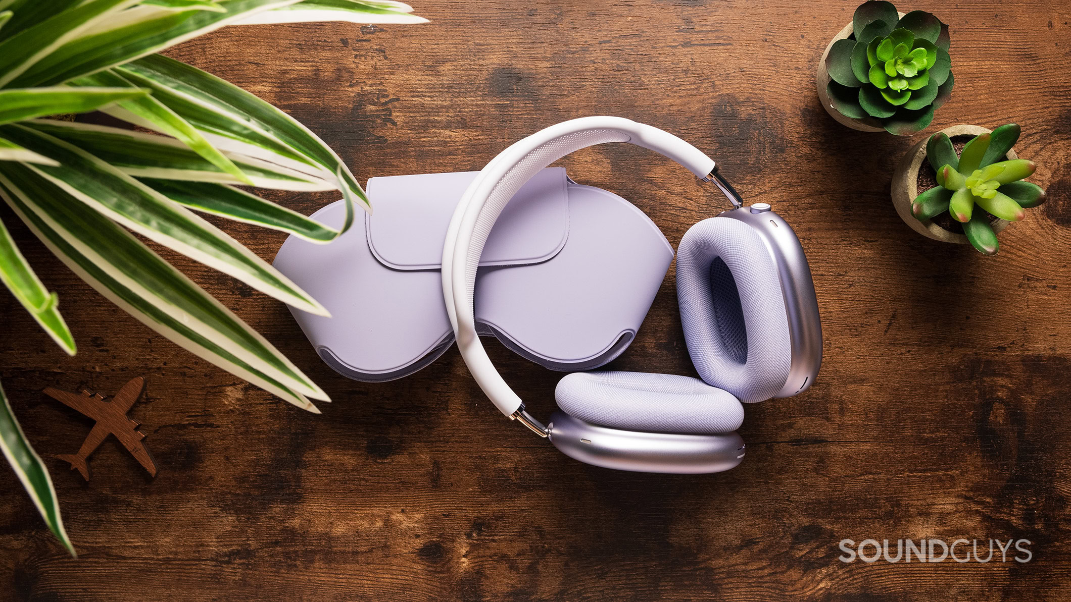 Apple AirPods Max Lilac next to their case Purple AirPods Max headphones next to their case.