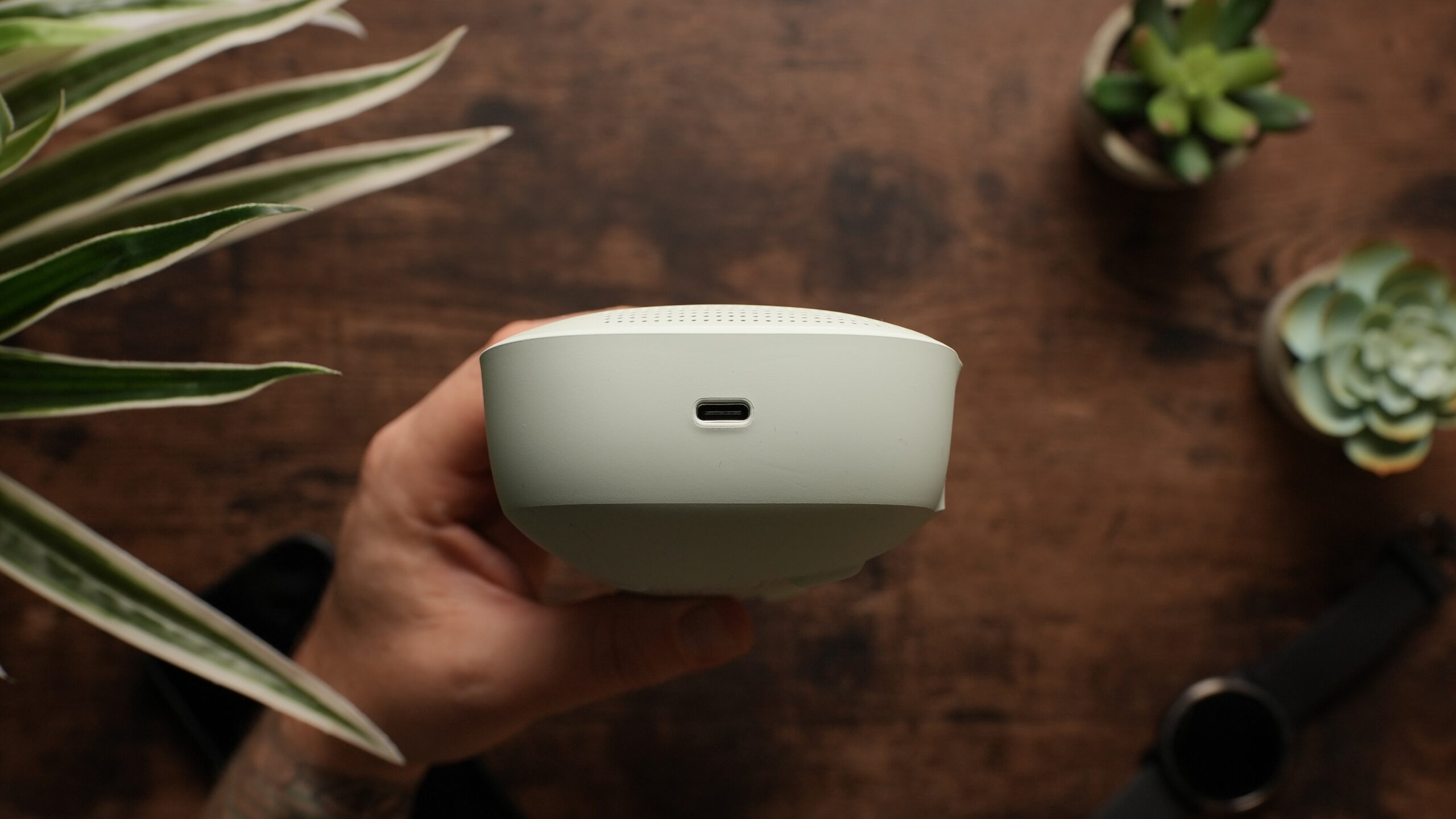 Bose SoundLink 2nd Gen_3 Top down photo of a Bose SoundLink Flex Gen 2 speaker, showing its USB-C port.