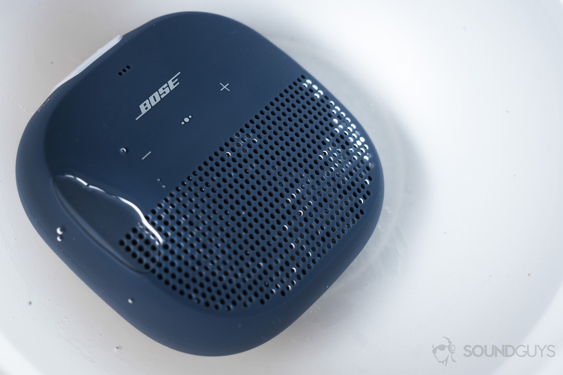 Bose_SoundLink Micro_ (9) The Bose SoundLink Micro (blue) underwater (white background)
