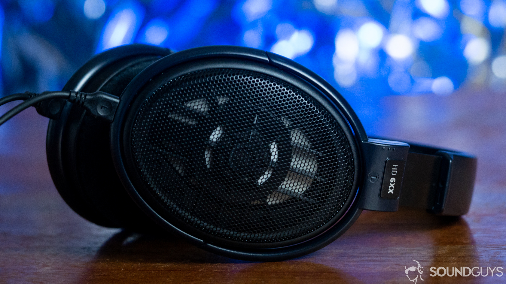 drop-x-sennheiser-hd-6xx-table A photo of the Drop x Sennheiser HD 6XX on a desk.