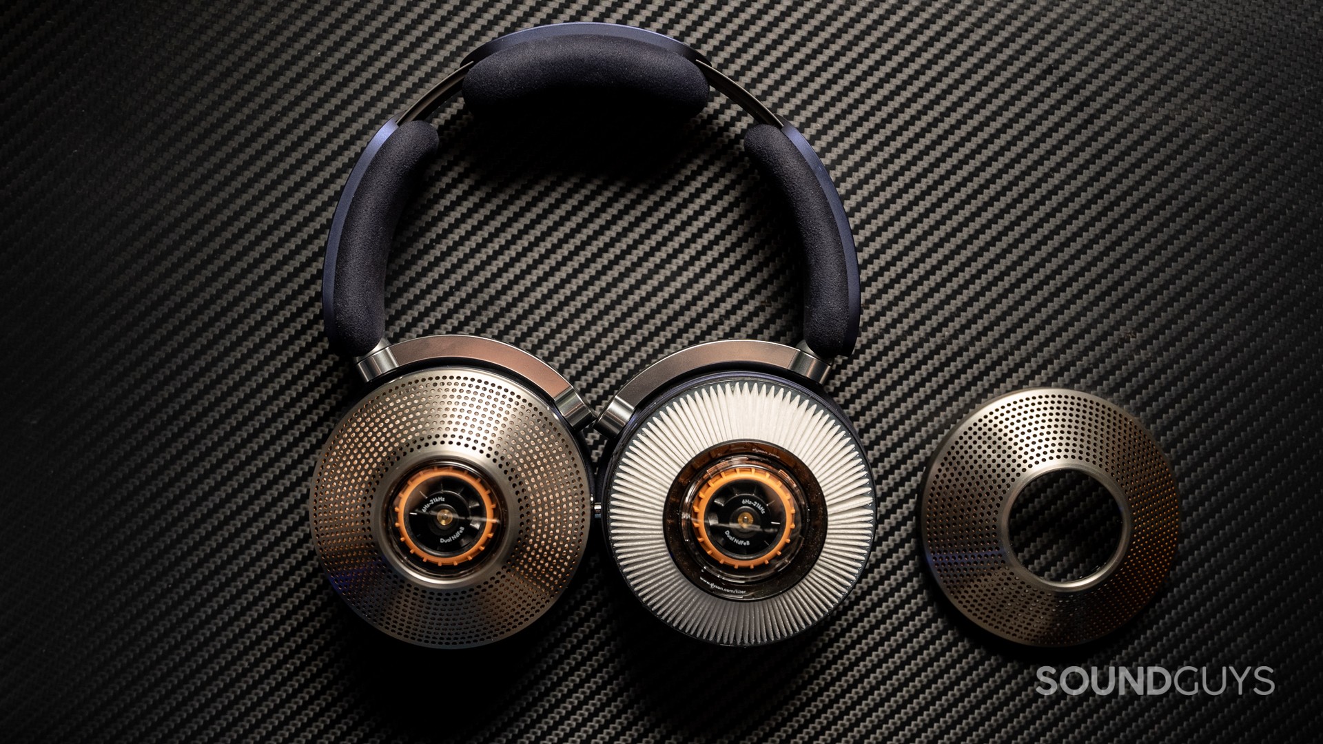 dyson-zone-filter The Dyson Zone Absolute Plus stores its filters in the backs of the ear cups.