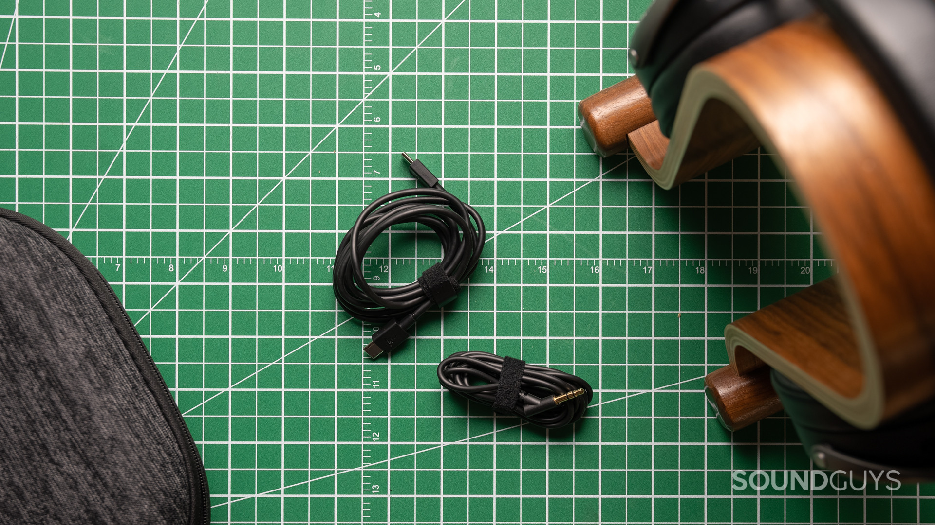 focal-bathys-cables A photo of the Focal Bathys' included cables.