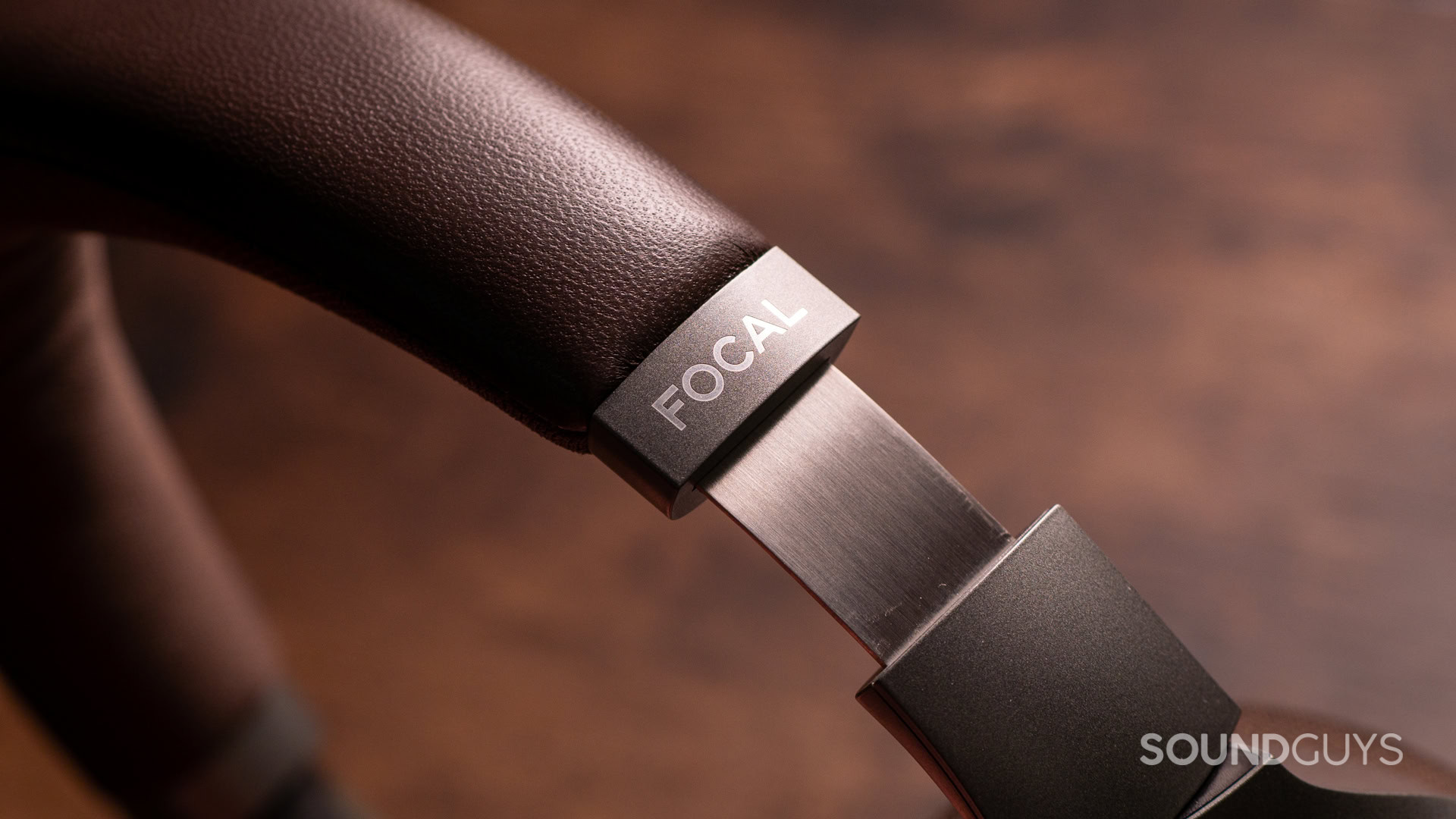 focal-hadenys-band-slider The sliding metal band of the Focal Hadenys.