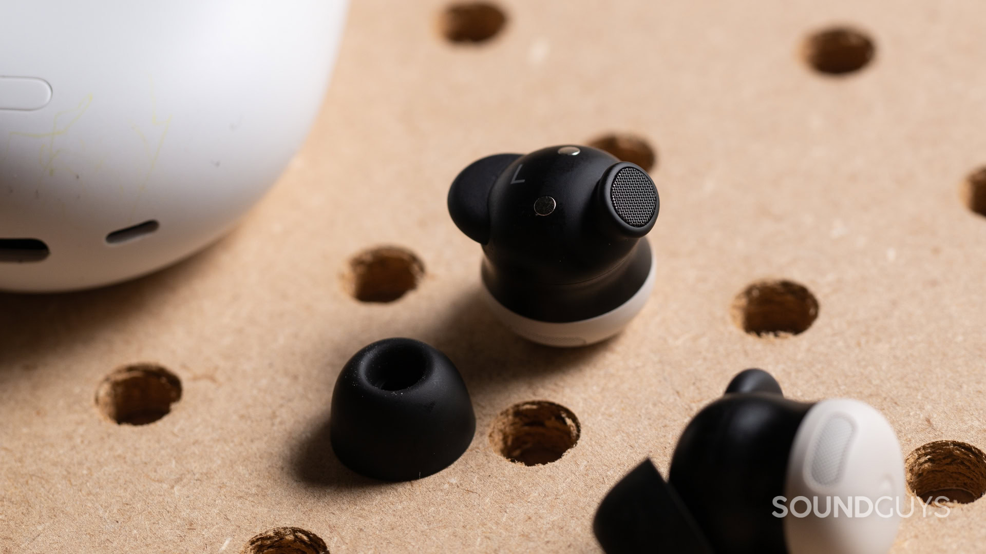 google-pixel-buds-pro-2-nozzle The Google Pixel Buds Pro 2 with the ear tip removed.