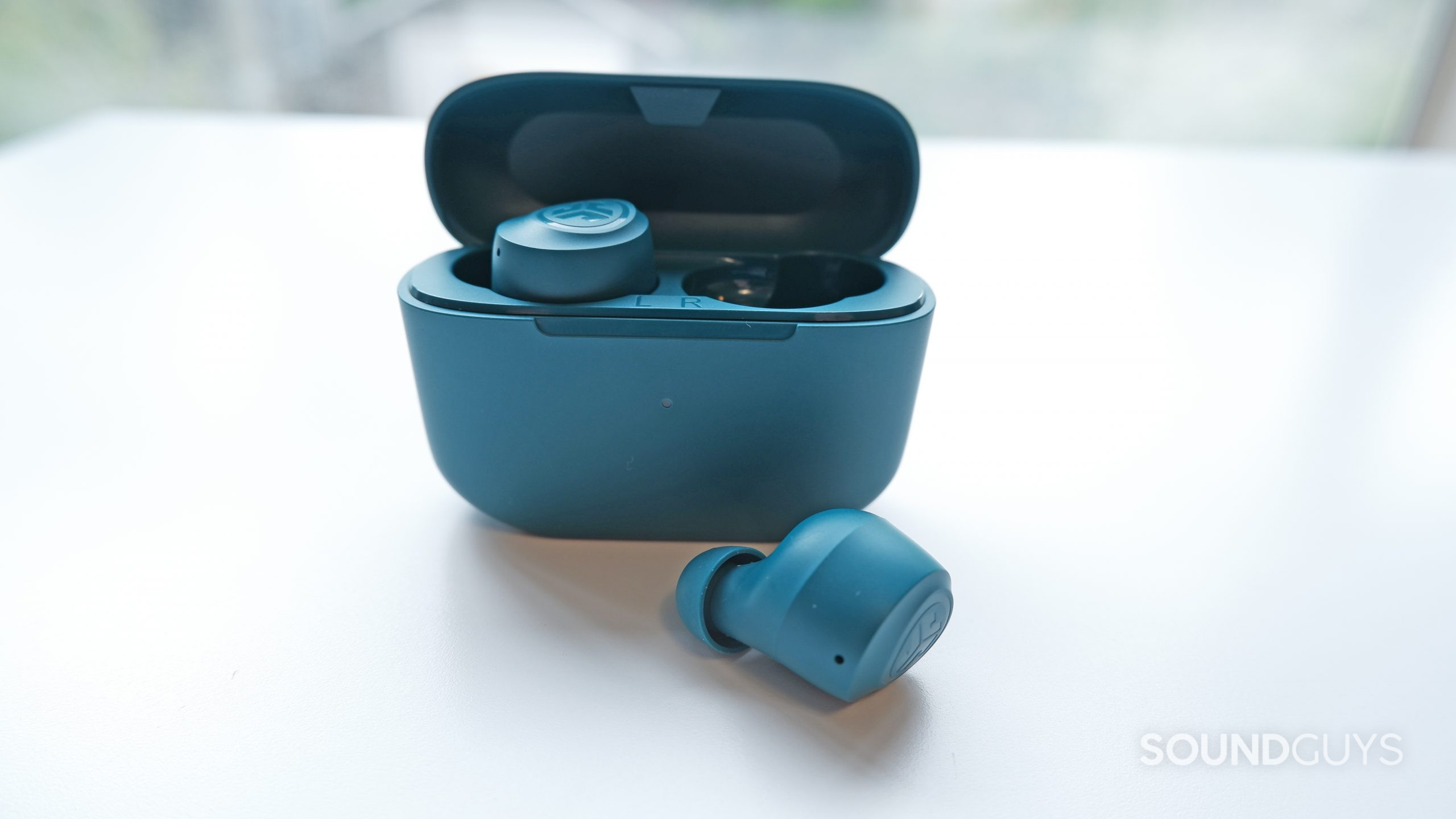 jlab-go-air-pop-one-bud-out The JLab GO Air POP with one earbud outside of the case.