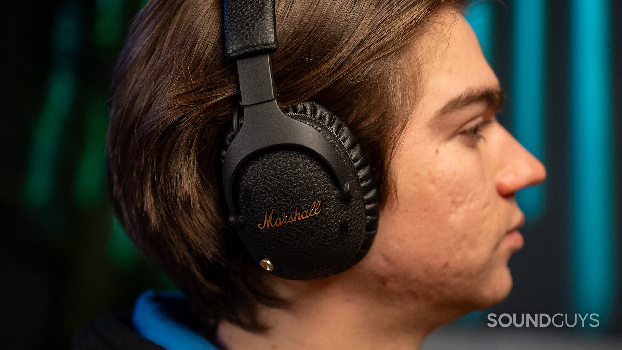 Marshall Monitor III ANC on man A man wearing the Marshall Monitor III ANC headphones.
