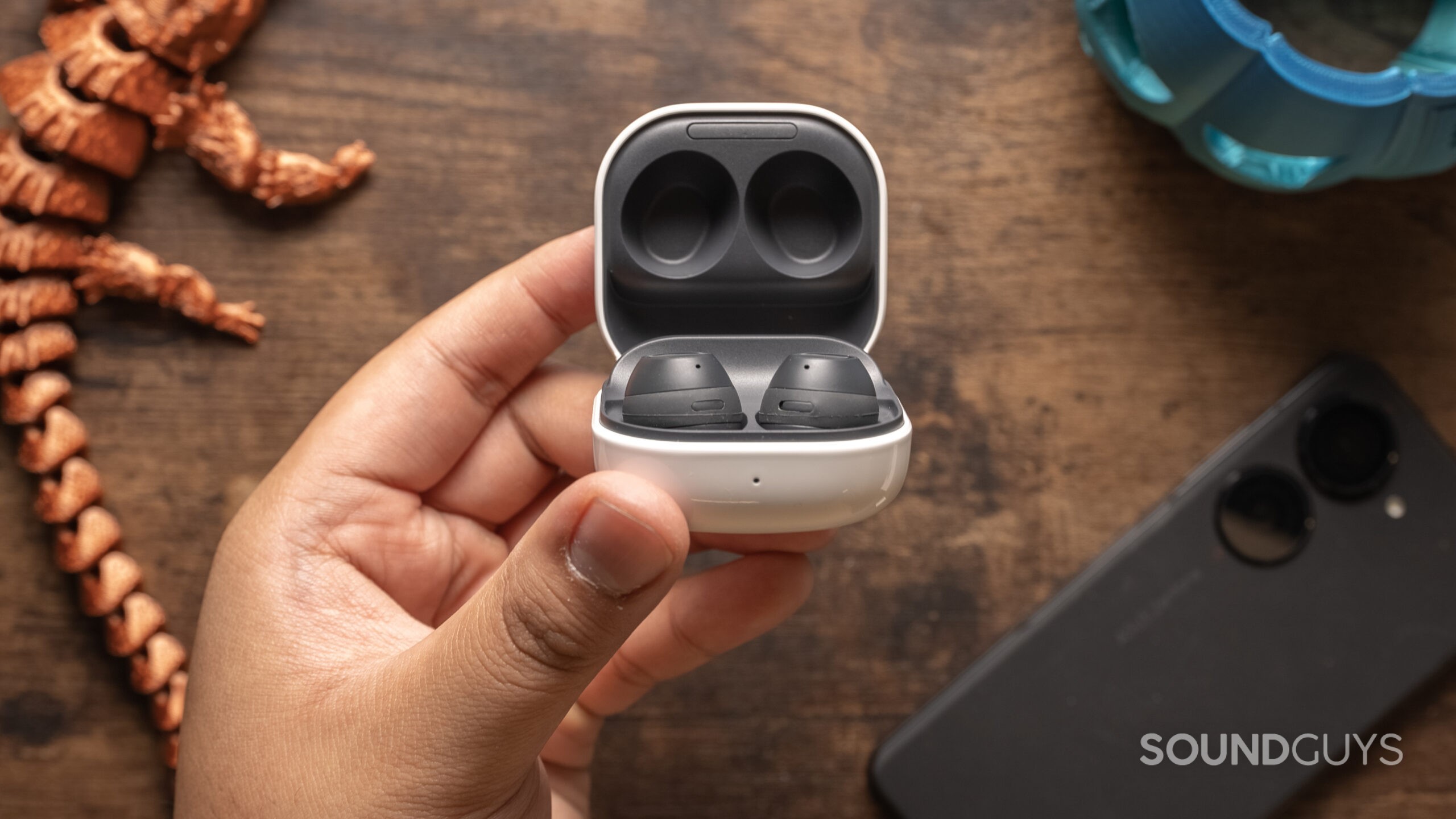 Samsung-Galaxy-Buds-FE-In-Hand-Case-Open A hand holds the open case of the Samsung Galaxy Buds FE.