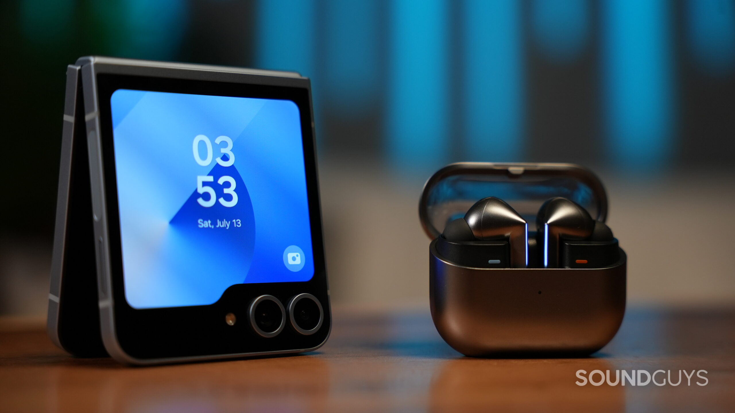 Samsung Galaxy Buds3 pro with Flip6 Samsung Galaxy Buds3 pro with Flip6