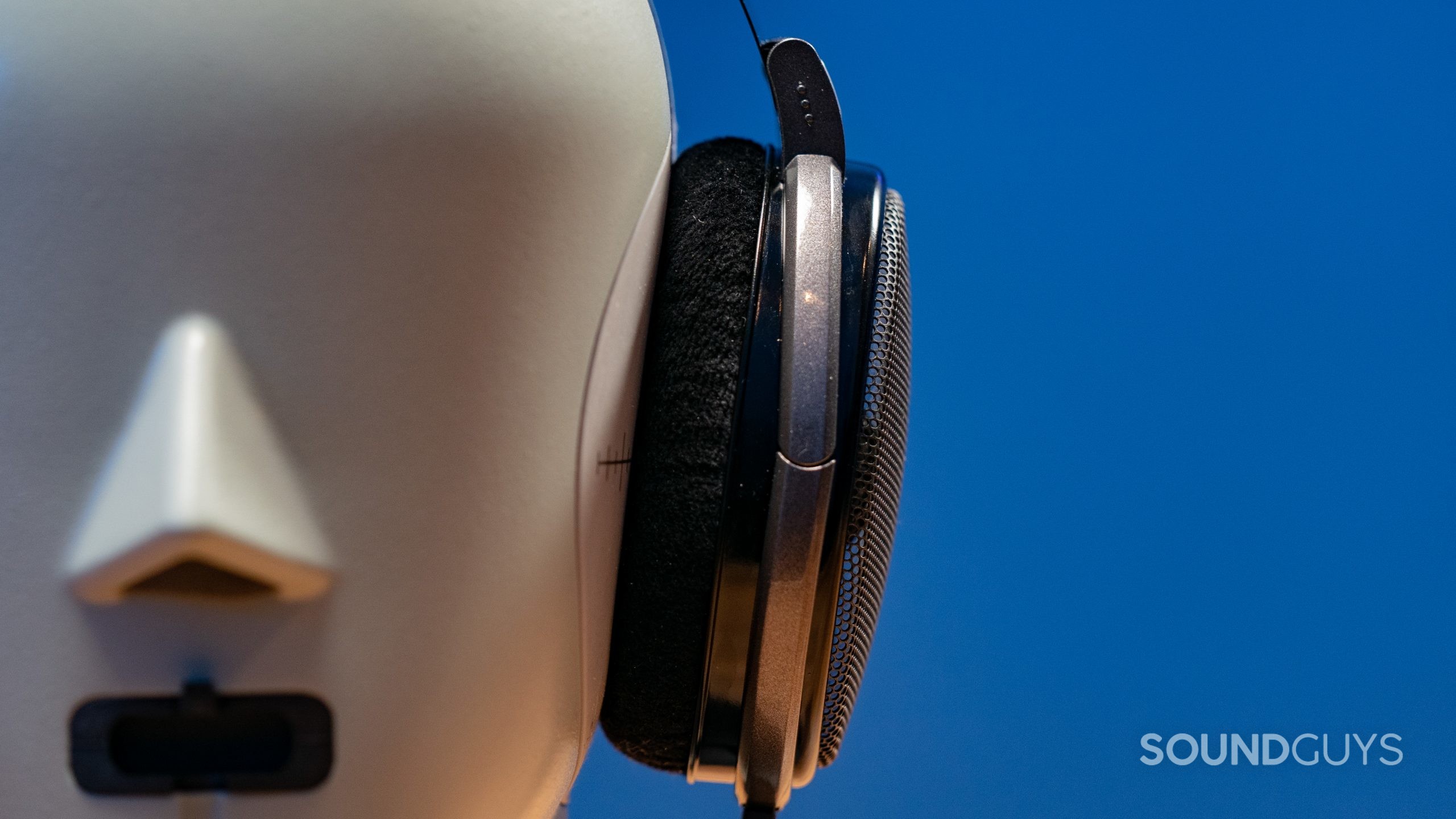 Sennheiser HD 650 Head Model Image #4 Sennheiser HD650 mounted on the B&K5128 test head
