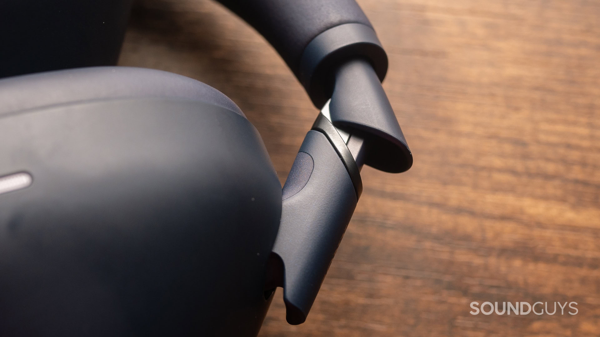 A close-up photo of the Sony WH-000XM6's new hinge.