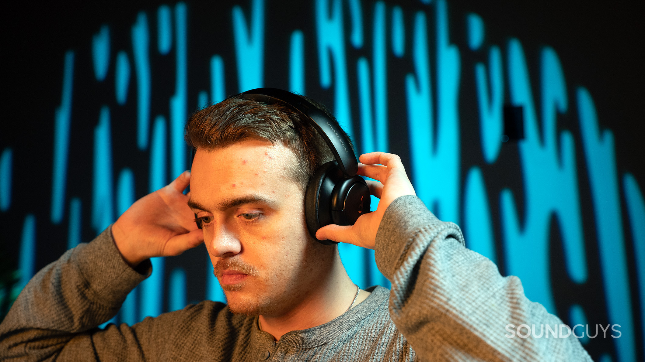 Soundcore Life Q30 placing on head A man places the Anker Soundcore Life Q30 headphones on his head.