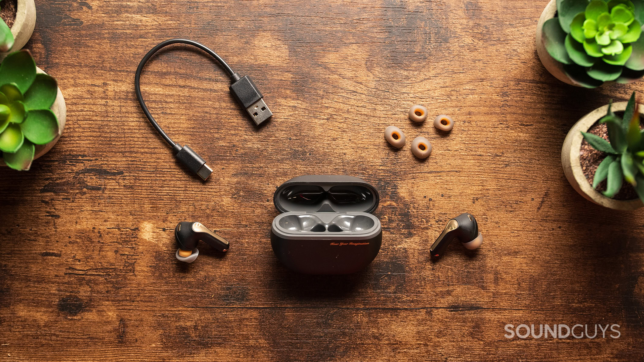 SoundPEATS Capsule3 Pro Plus accessories SoundPEATS Capsule3 Pro Plus earbuds, charging cable, and ear tips.